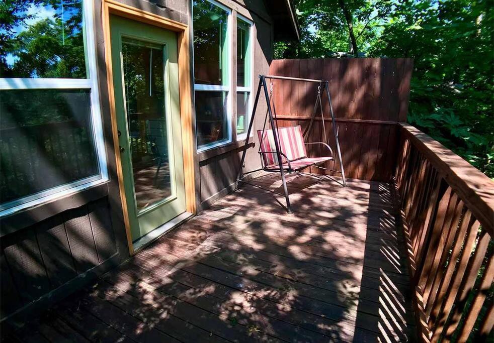 Chateau Treehouse #11 @ Oak Crest Cottages And Treehouses Юрека Спрингс Екстериор снимка